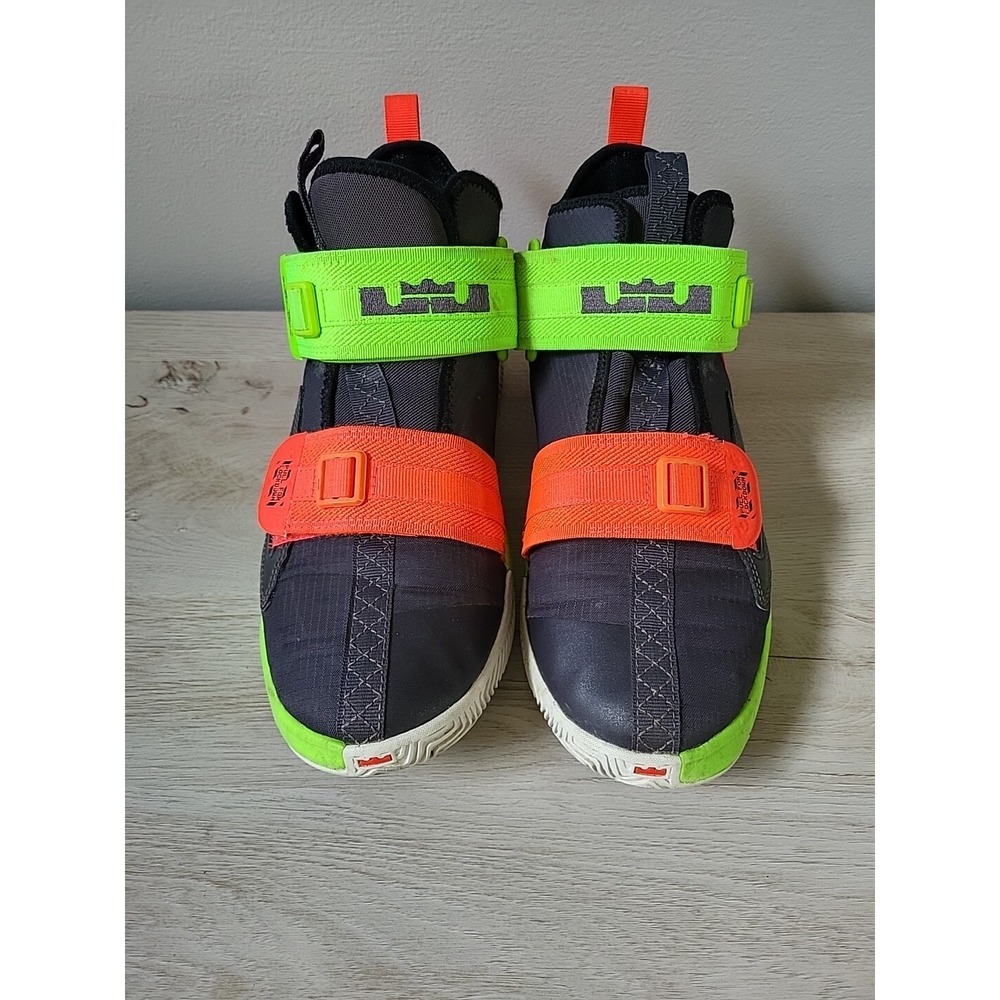 Nike Lebron Soldier Xlll (GS Basketball‎ Sneaker) AR7585-002 Size 6.5Y